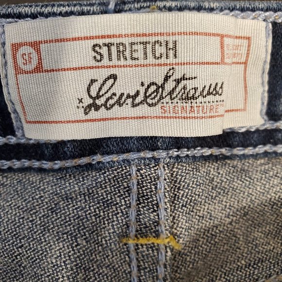Levi's Signature Stretch Capri Jeans Misses sz 8 Dark Wash EUC - Picture 3 of 11